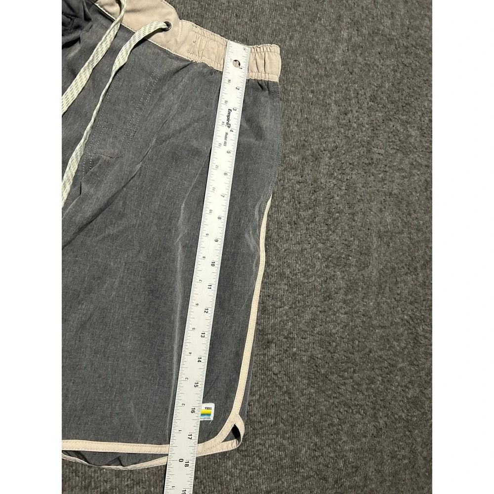 Vuori v cycled board shorts small gray mens drawstrings